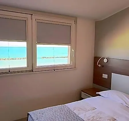 ホテル Baia Marina 3*